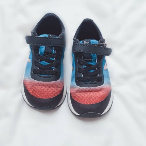 New Balance toddlers sneakers - Picture 1 of 3